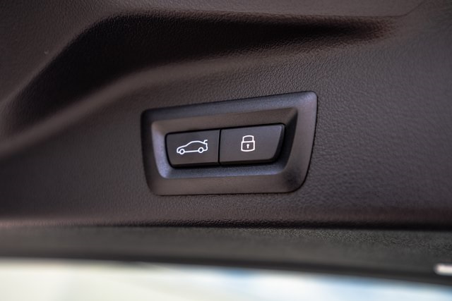 Vehicle image 34 of 37