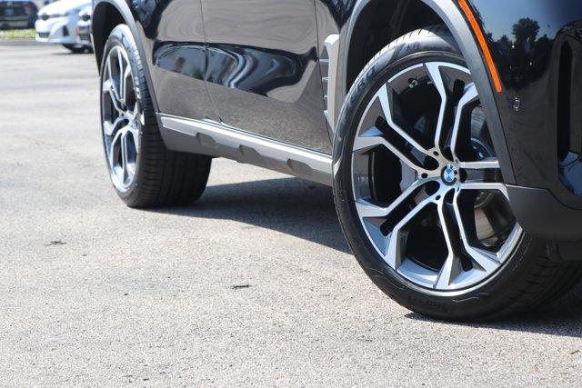 Vehicle image 8 of 38