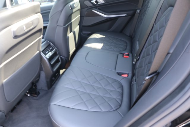 Vehicle image 34 of 38