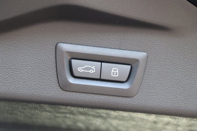 Vehicle image 37 of 38