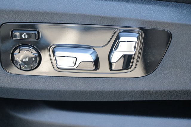 Vehicle image 27 of 38