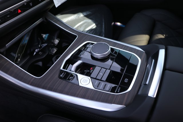 Vehicle image 23 of 38