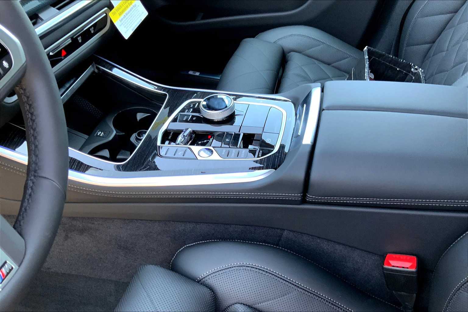 Vehicle image 8 of 20