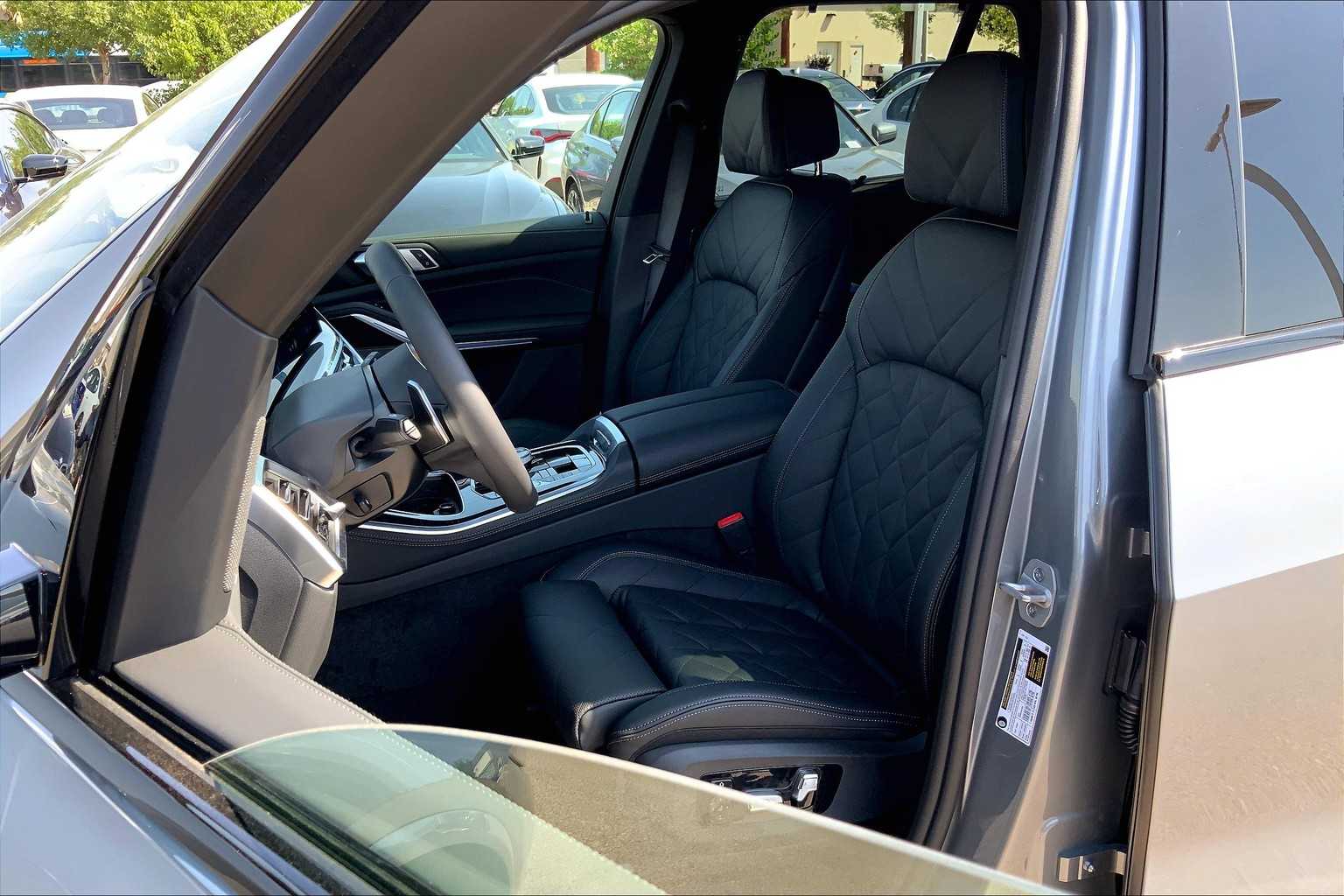 Vehicle image 10 of 20