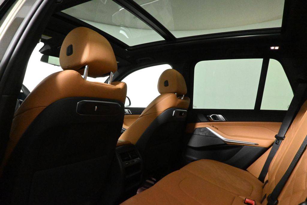 Vehicle image 17 of 44