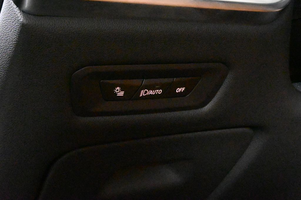Vehicle image 37 of 44