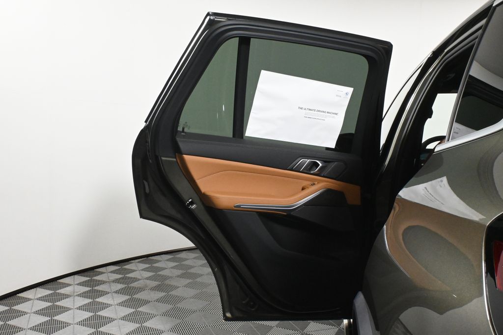 Vehicle image 16 of 44