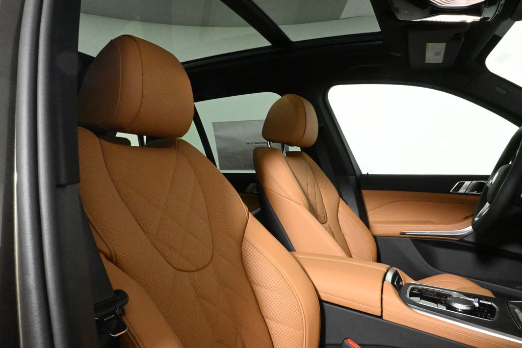 Vehicle image 12 of 44
