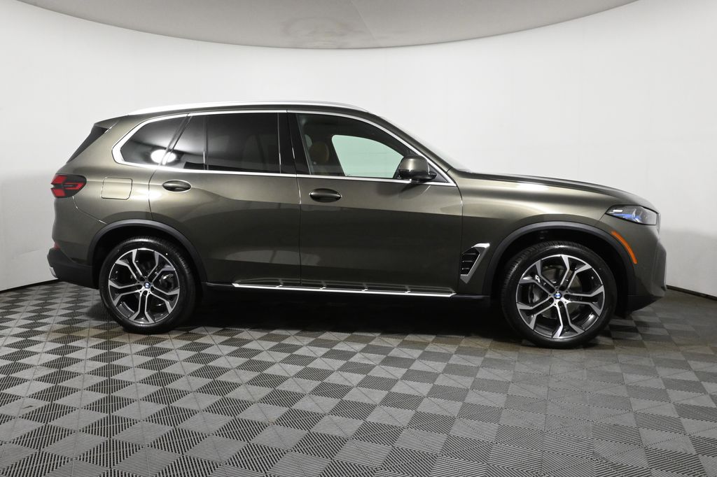 Vehicle image 4 of 44