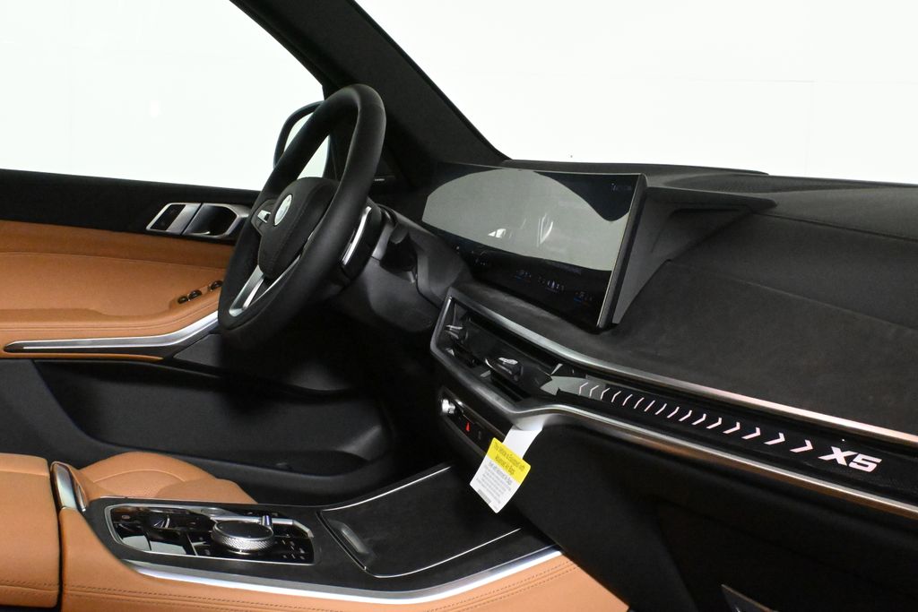 Vehicle image 21 of 44