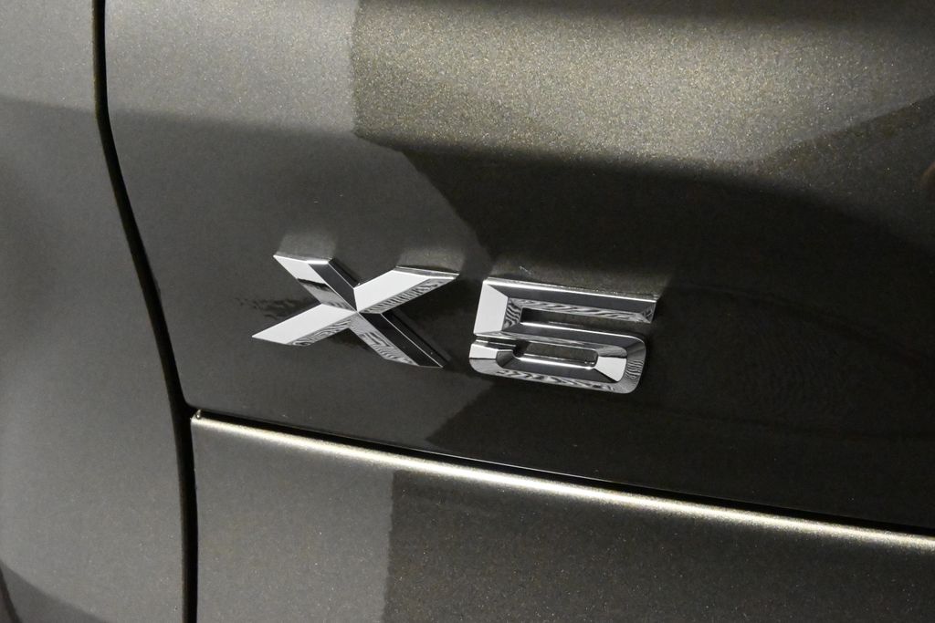 Vehicle image 29 of 44