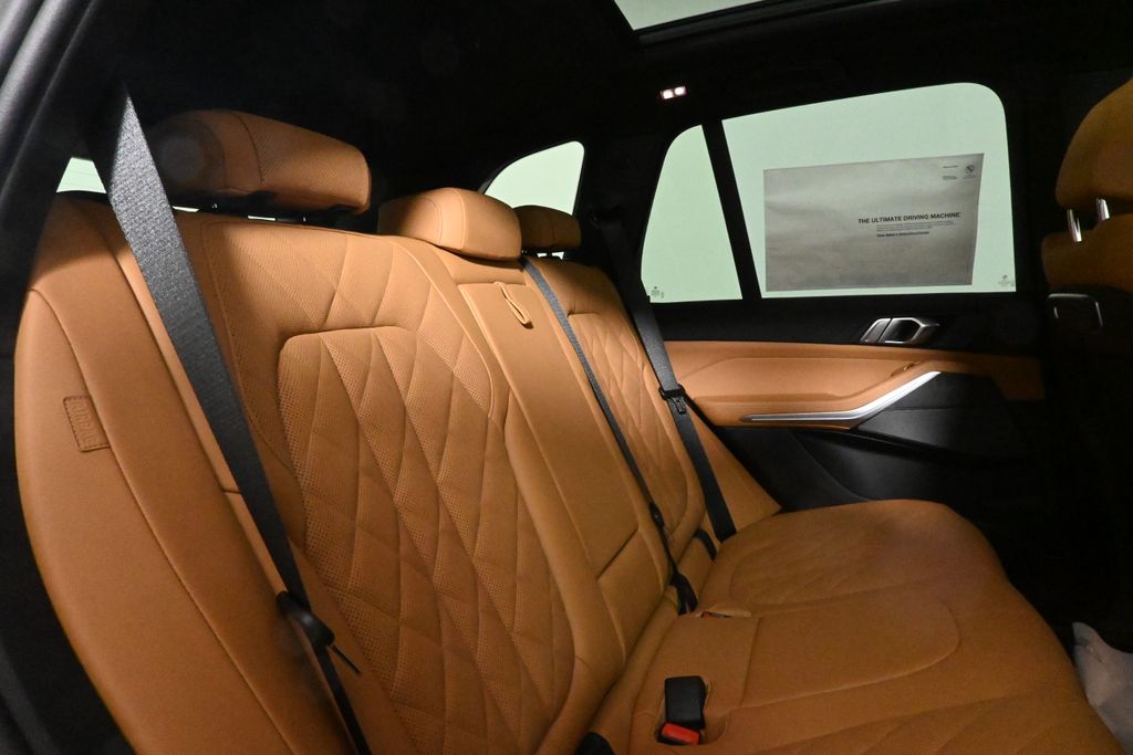 Vehicle image 11 of 44