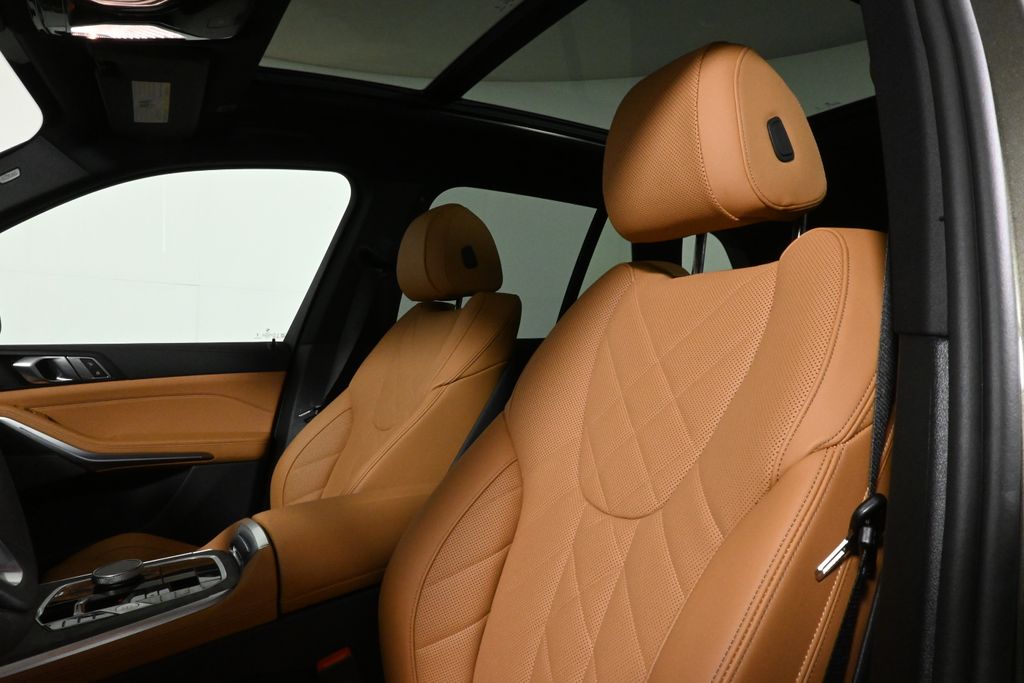 Vehicle image 14 of 44