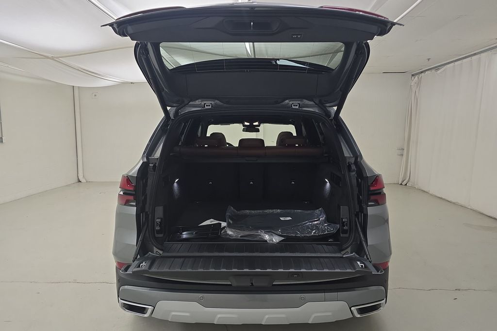 Vehicle image 13 of 31