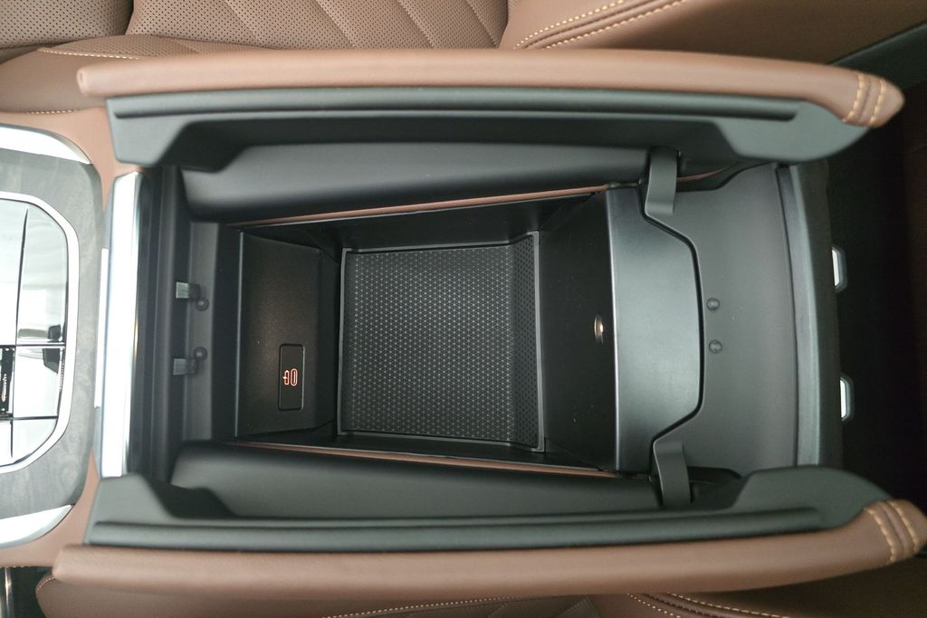 Vehicle image 23 of 31