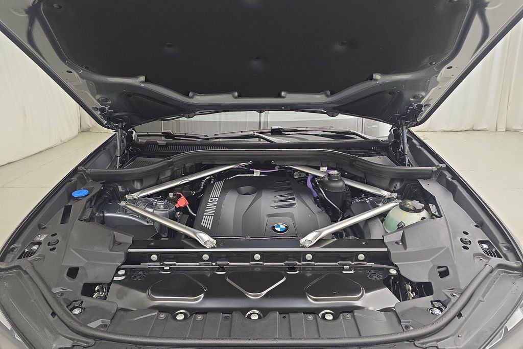 Vehicle image 10 of 31