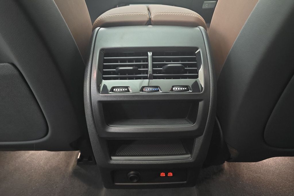 Vehicle image 24 of 31