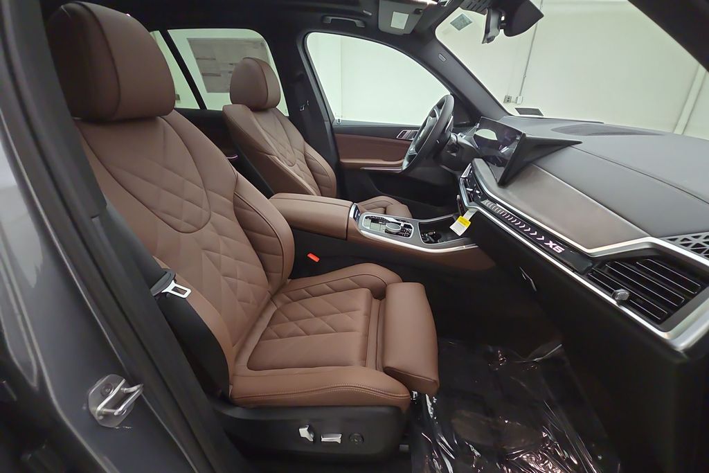 Vehicle image 14 of 31