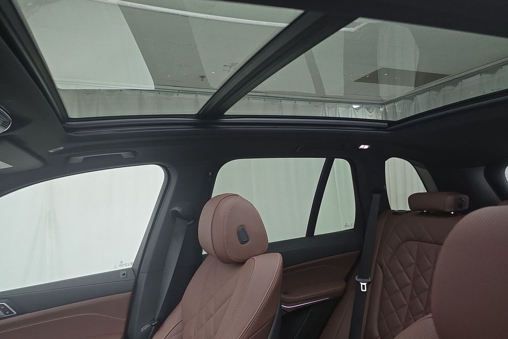 Vehicle image 17 of 31