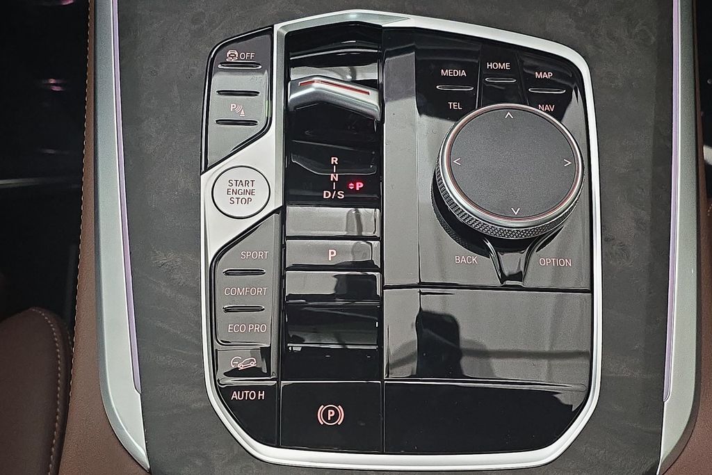 Vehicle image 25 of 31
