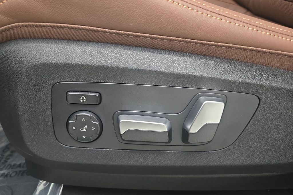 Vehicle image 28 of 31