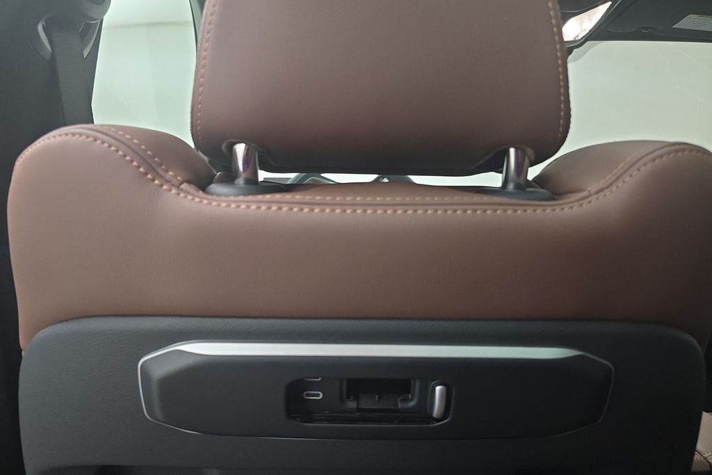 Vehicle image 29 of 31
