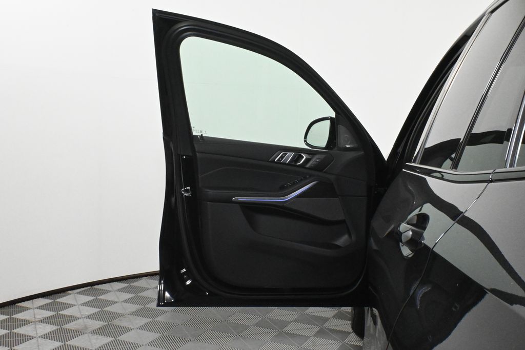 Vehicle image 15 of 41