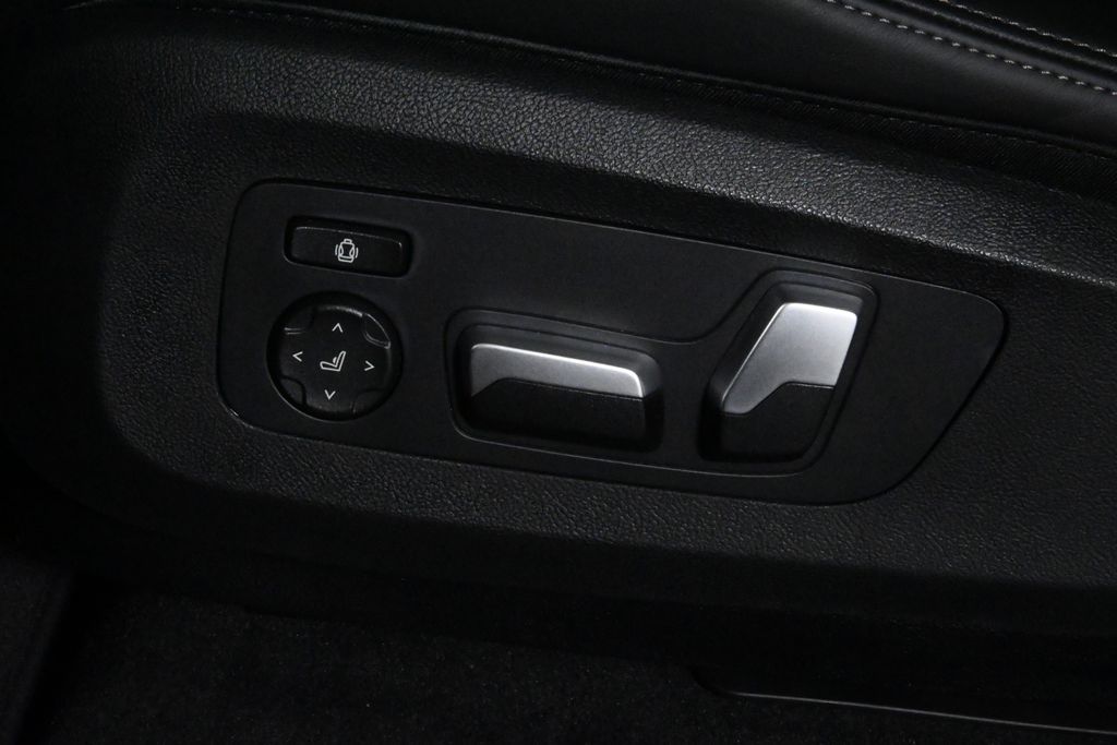 Vehicle image 26 of 41