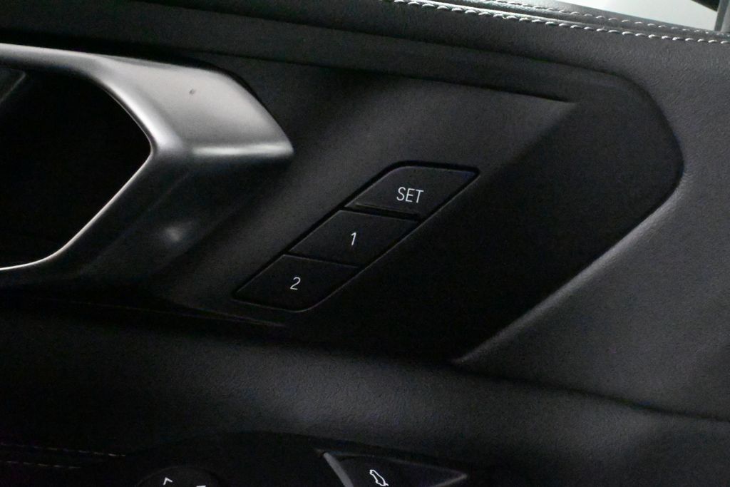 Vehicle image 27 of 41