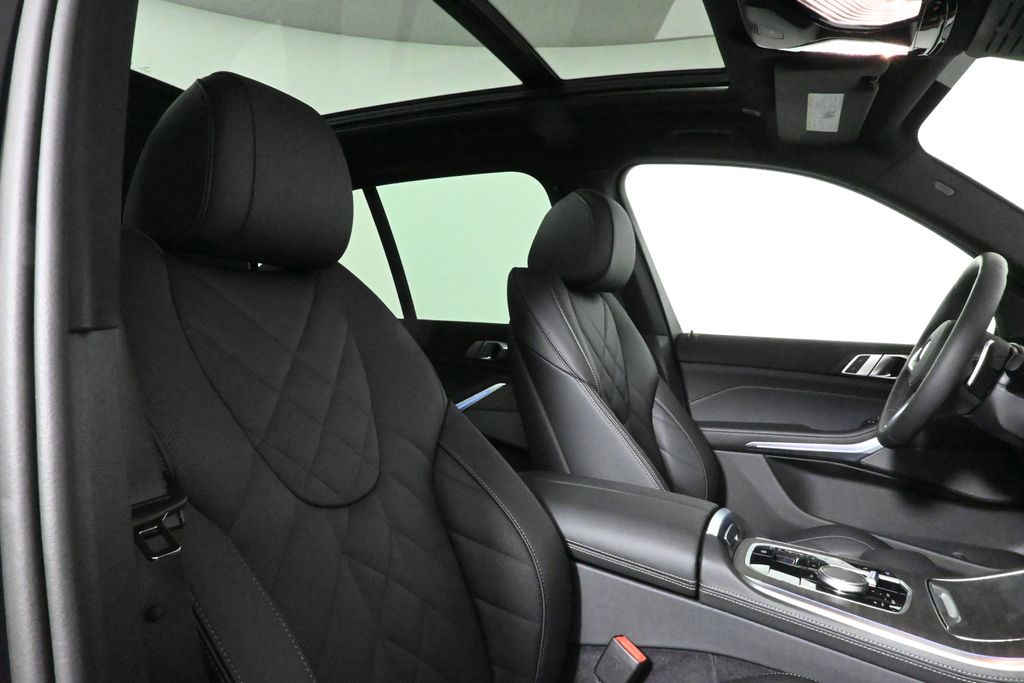 Vehicle image 11 of 41