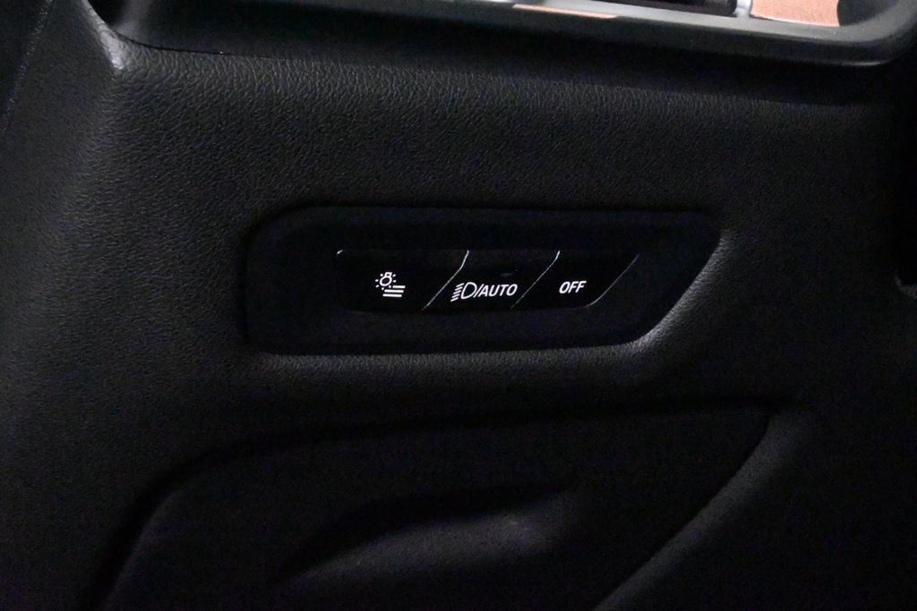 Vehicle image 25 of 41