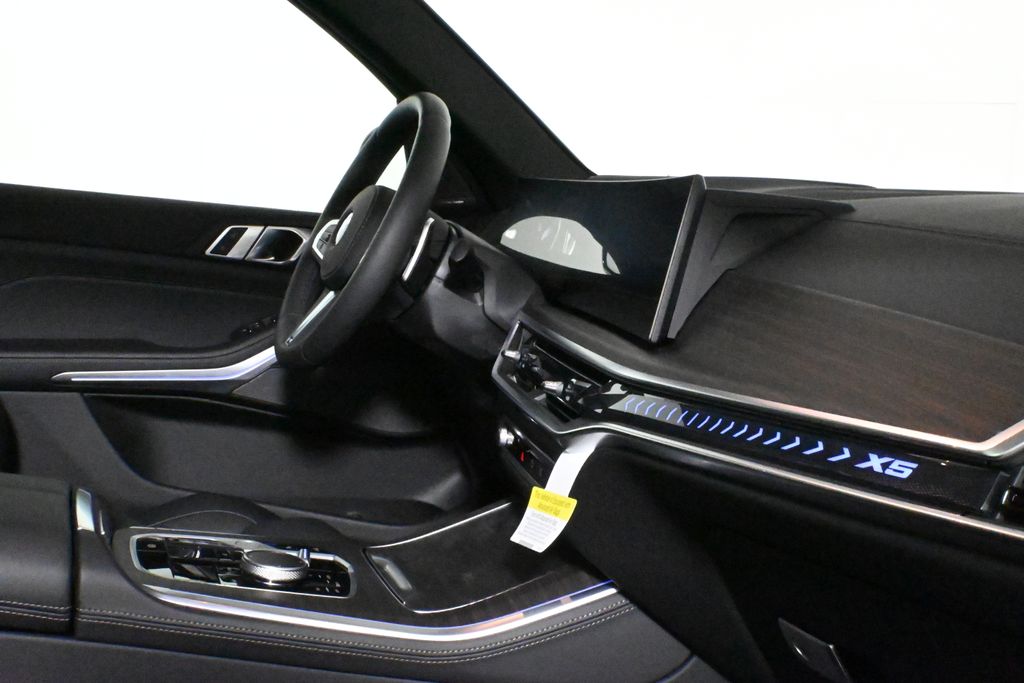 Vehicle image 33 of 41