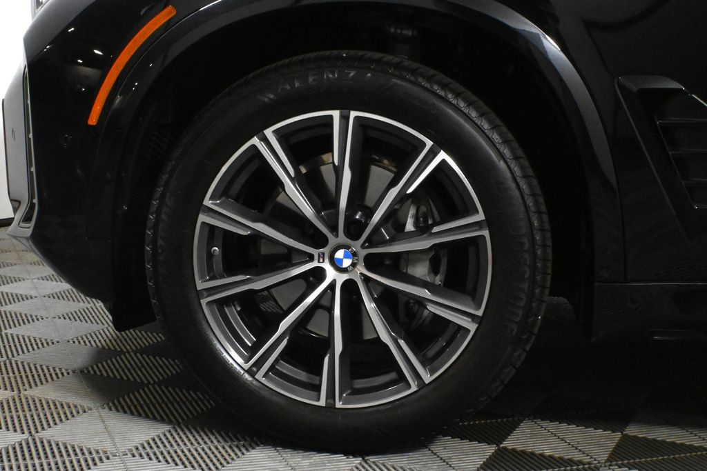 Vehicle image 9 of 41