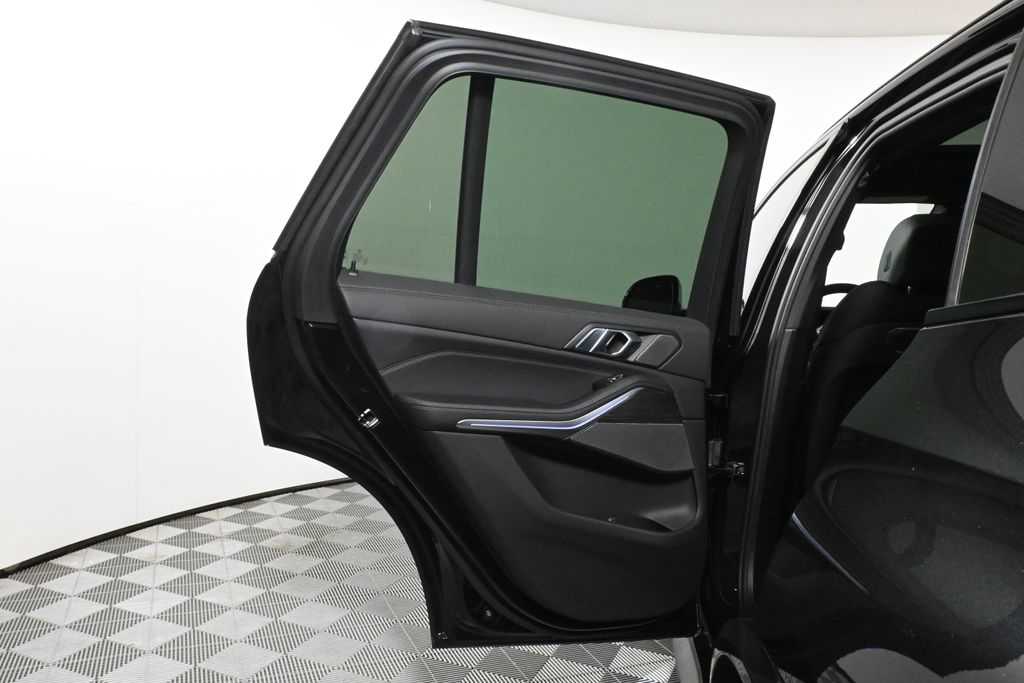 Vehicle image 16 of 41