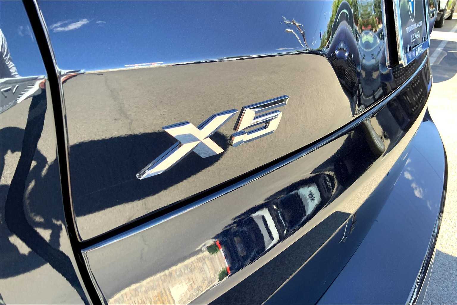 Vehicle image 14 of 19