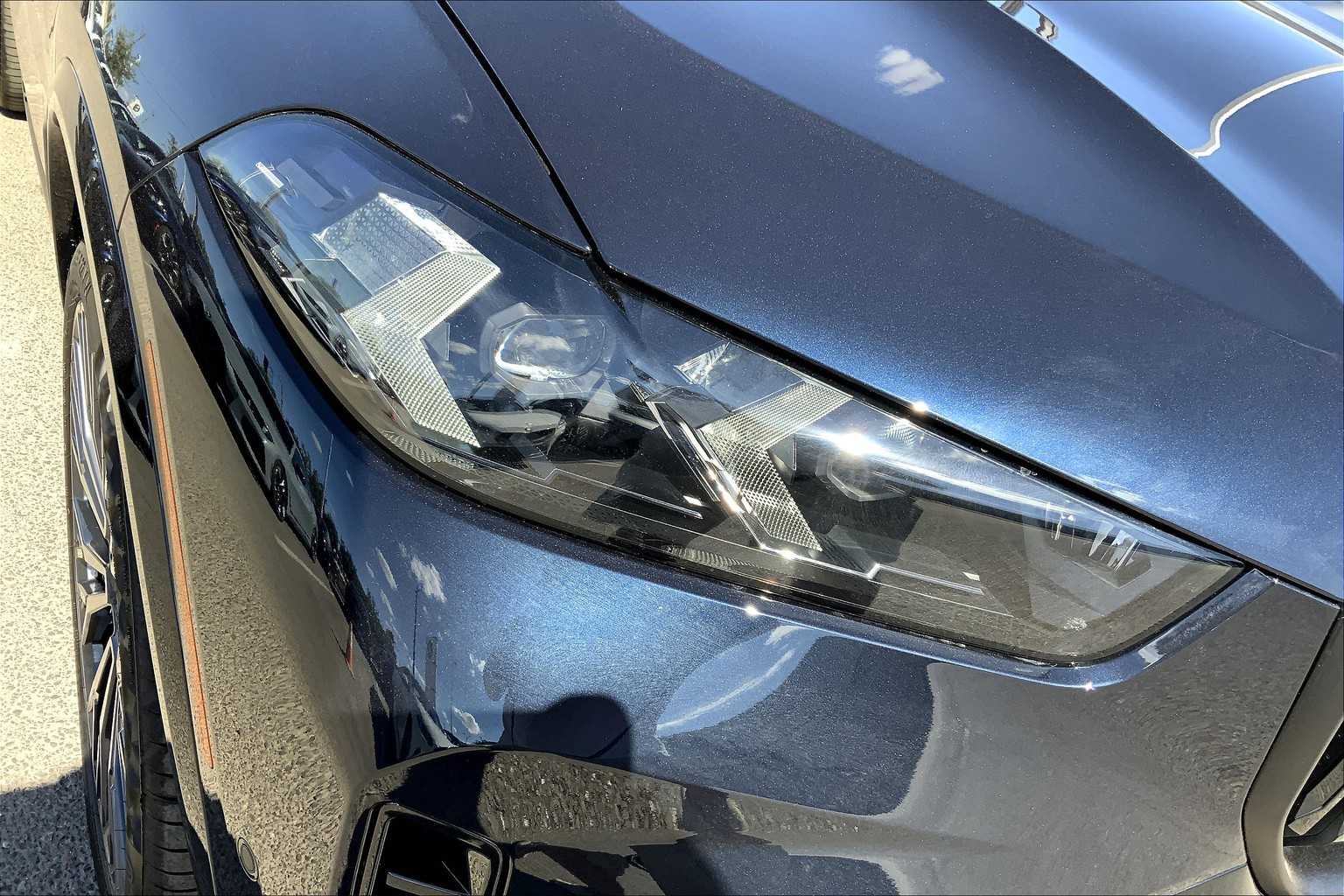 Vehicle image 12 of 19