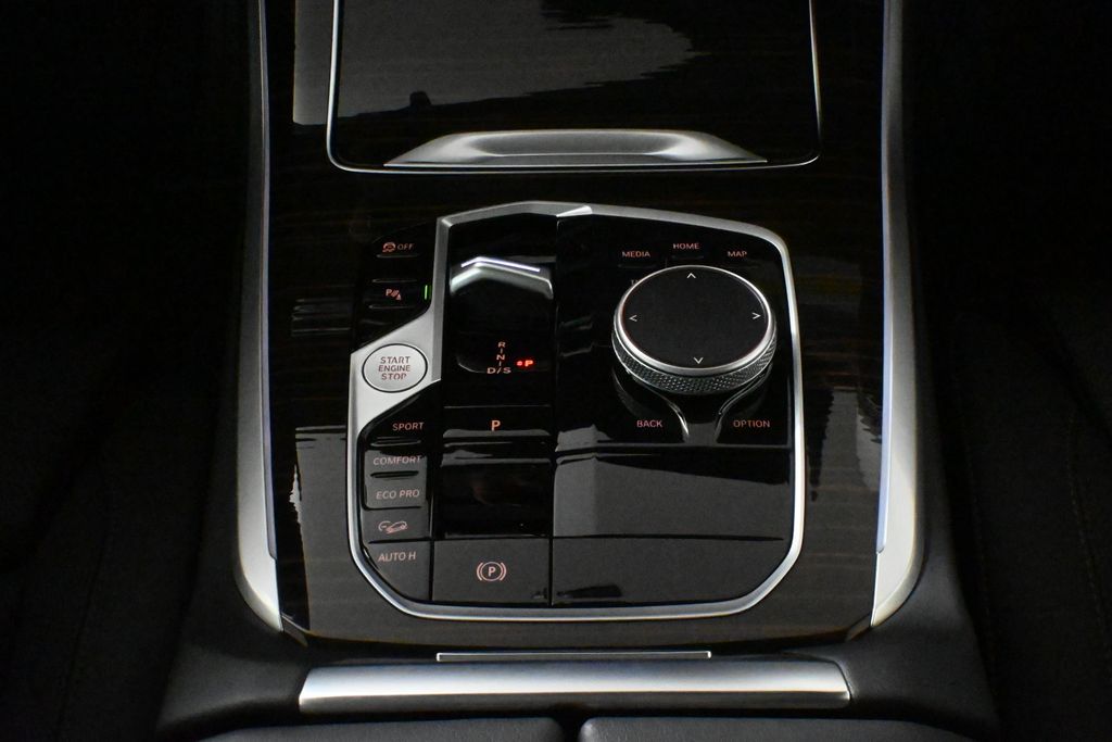 Vehicle image 29 of 42