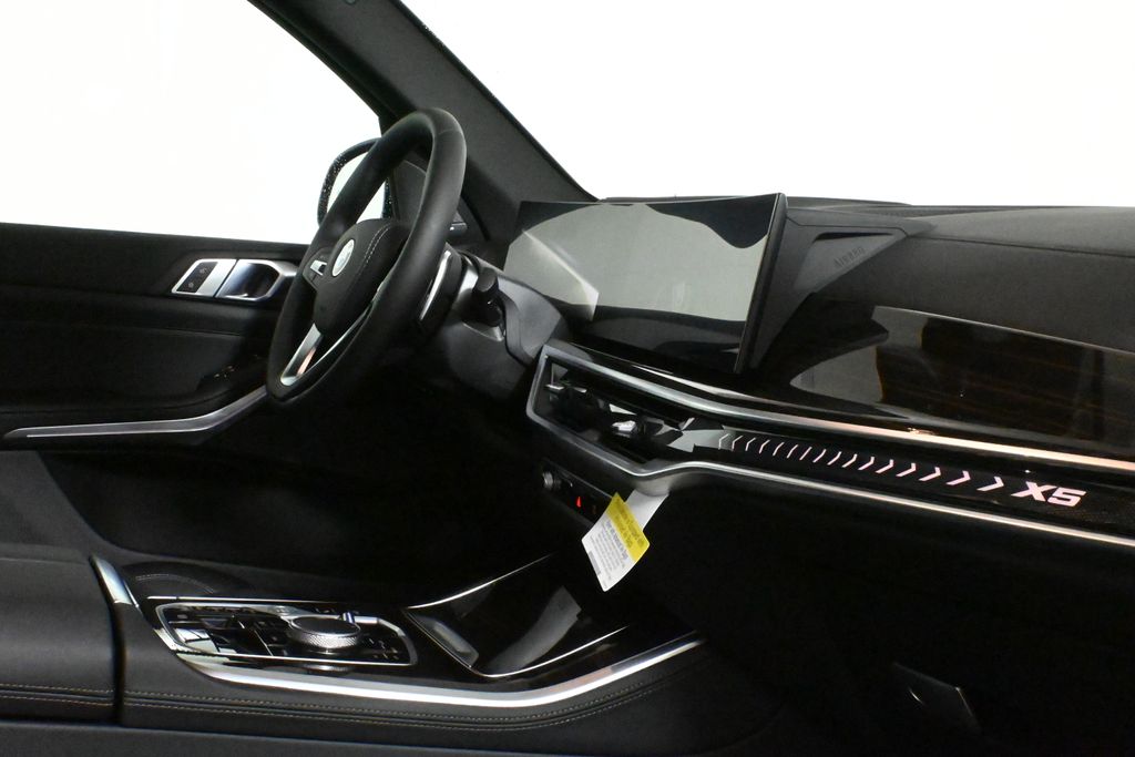 Vehicle image 21 of 42
