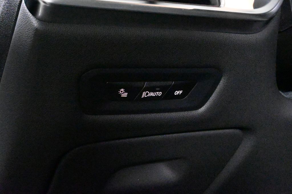 Vehicle image 41 of 42