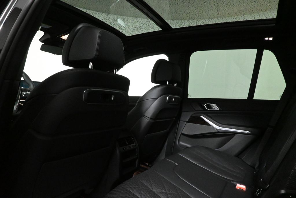 Vehicle image 17 of 42