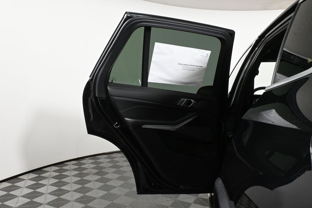 Vehicle image 18 of 42