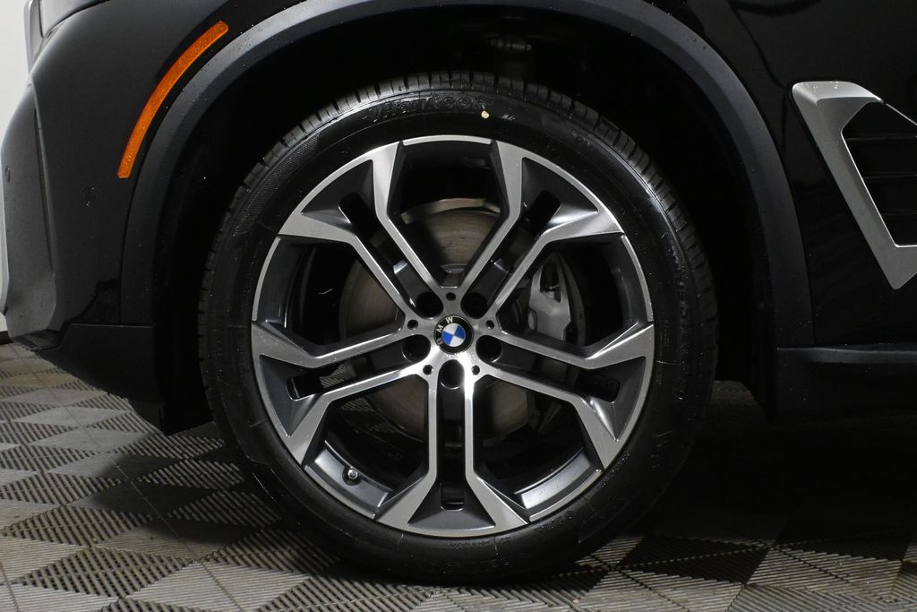 Vehicle image 9 of 42