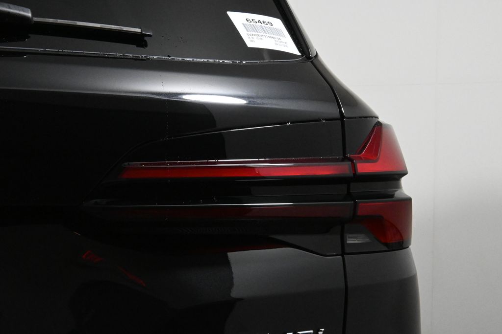 Vehicle image 11 of 42