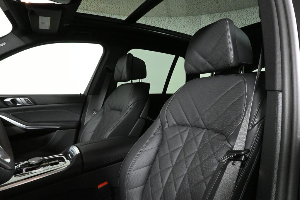 Vehicle image 15 of 42