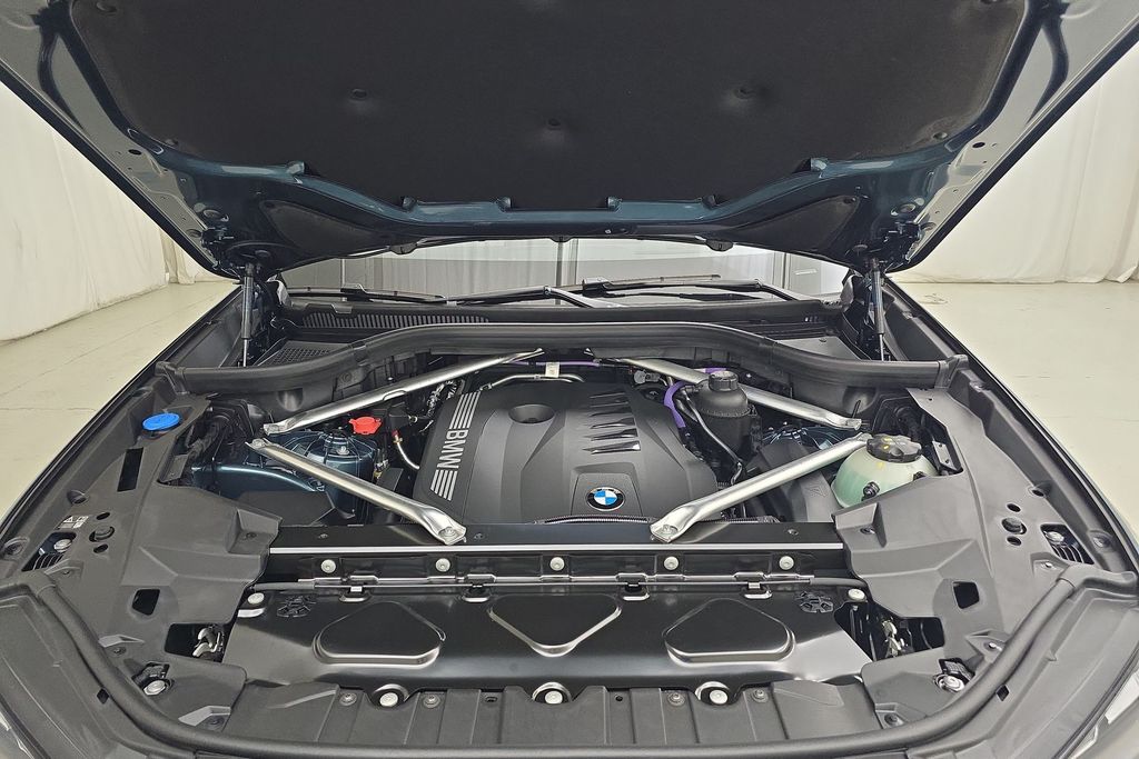 Vehicle image 10 of 31