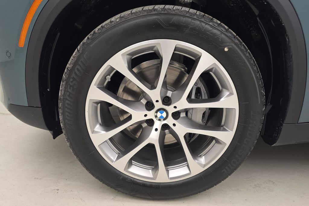 Vehicle image 11 of 31