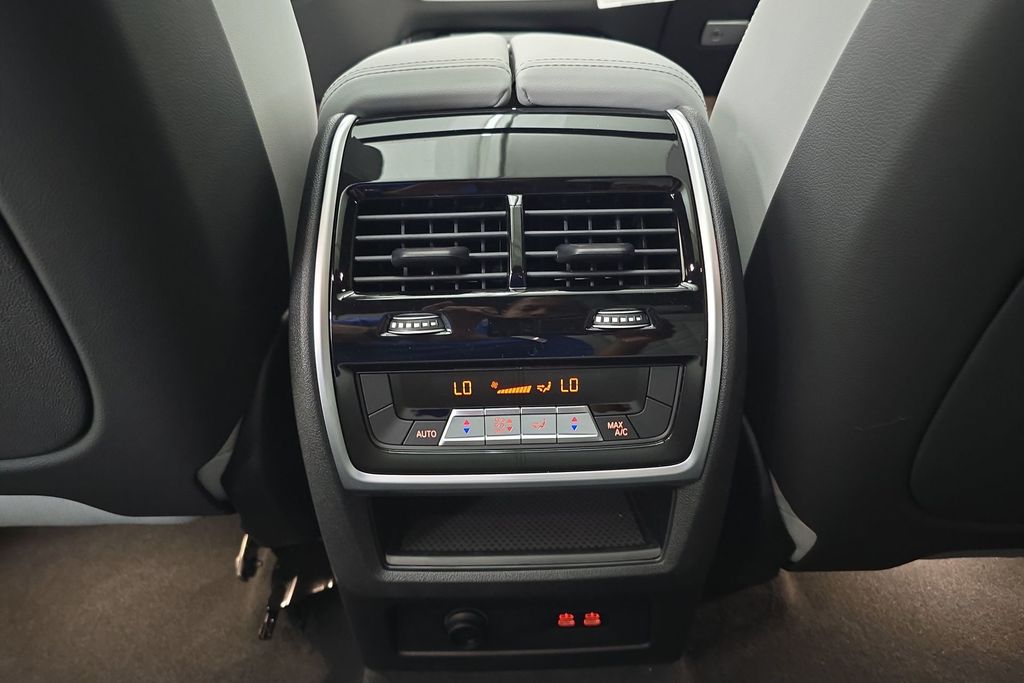 Vehicle image 24 of 31