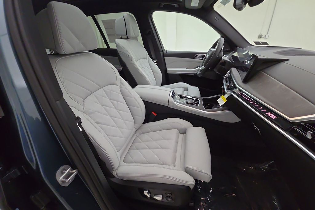 Vehicle image 14 of 31