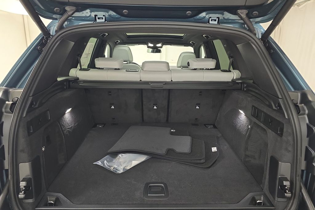 Vehicle image 12 of 31