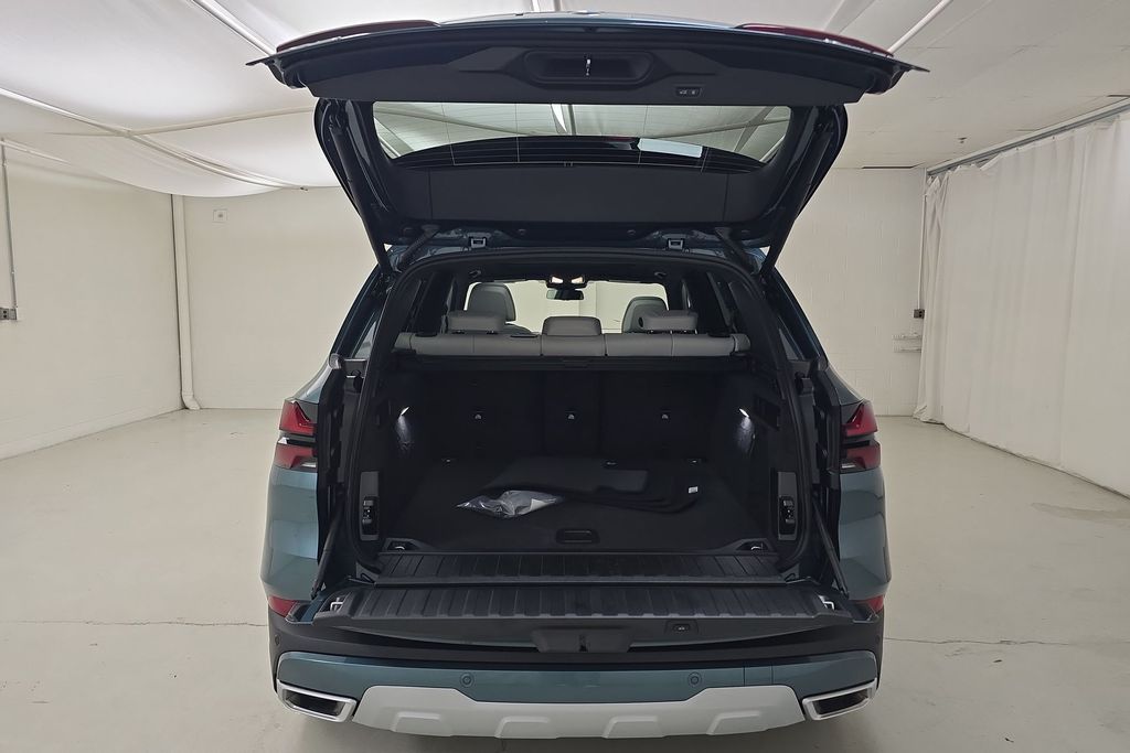 Vehicle image 13 of 31